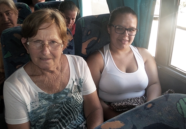 Teresa (E) e Kátia (D) são usuárias frequentes do serviço oferecido no município desde fevereiro de 2013. - Camila Baggio
