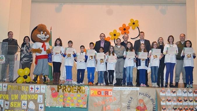 Todos os participantes receberam diploma e, os destaques, medalhas. - Gabriela Fiorio/Prefeitura de FC/Divulgação
