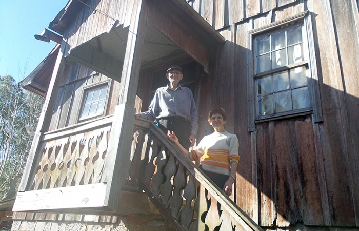 Helena e Francisco Casa numa das residências da família, esta datada de 1935. - Danúbia Otobelli