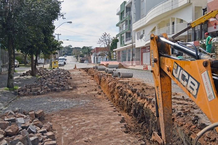 Trecho em obras fica entre as ruas Júlio de Castilhos e Ernesto Alves. - Gabriela Fiorio/Prefeitura de FC/Divulgação