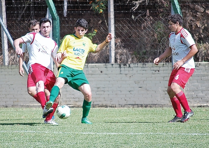 Apesar da goleada de 6 x 0 contra Linha 80, São Cristóvão terminou em terceiro no grupo. - Antonio Coloda