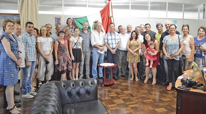 Grupo esteve no gabinete do prefeito florense no dia 22. - Gabriela Fiorio/Prefeitura de FC/Divulgação