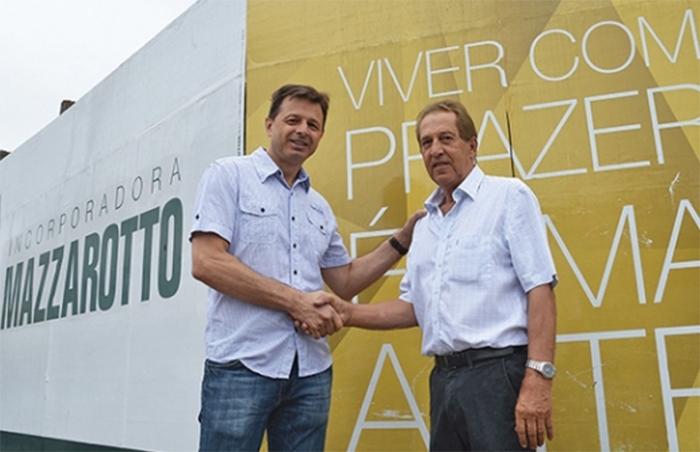 Parceria para bons negócios na Mostra Flores: Luiz Carlos Mattana, da Lucatta, com o sócio-proprietário da Mazzarotto, Ari Mazzarotto. - Camila Baggio