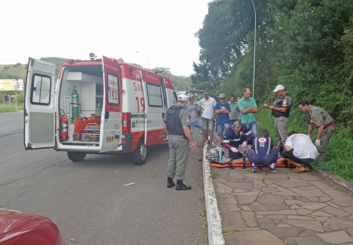 Vítimas foram socorridas e levadas ao Hospital Fátima. - Jeferson Freitas/Rádio Viva 89,1 FM/Divulgação