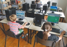 Estudantes e comunidade em geral já podem utilizar os computadores. - Fabiano Provin