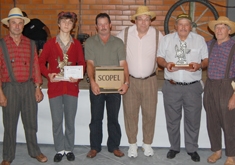 Vencedores do 1º Concurso de Piadas, promovido pela rádio PopShow - Na Hora / Antonio Coloda e Geovana Marin