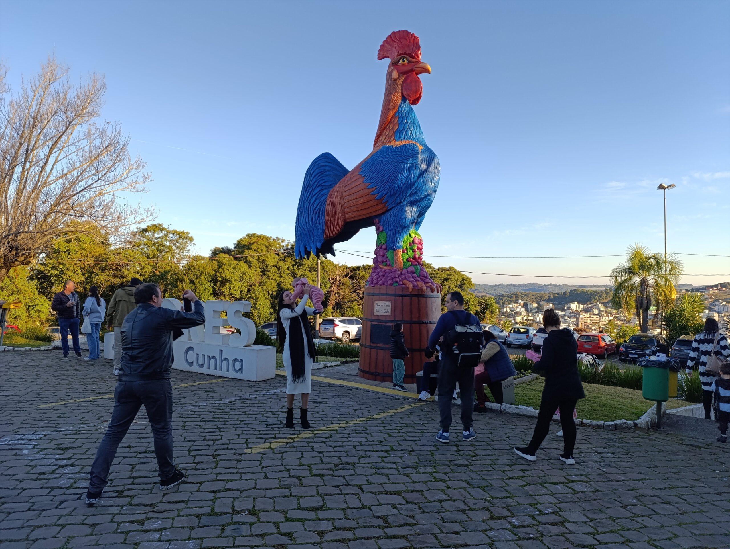 _Foto com o galo_Karine Bergozza (2)