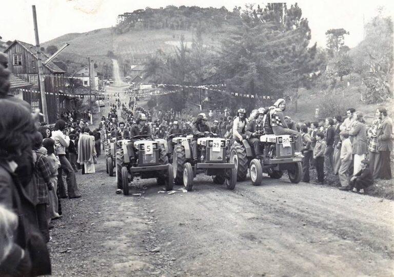 Gincana de tratores: foi a partir da 2ª festa que foi introduzida a presença dos tratores (Foto: Divulgação)